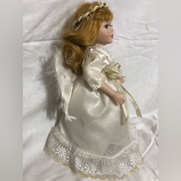 Porcelain angel doll - Picture 3 of 7
